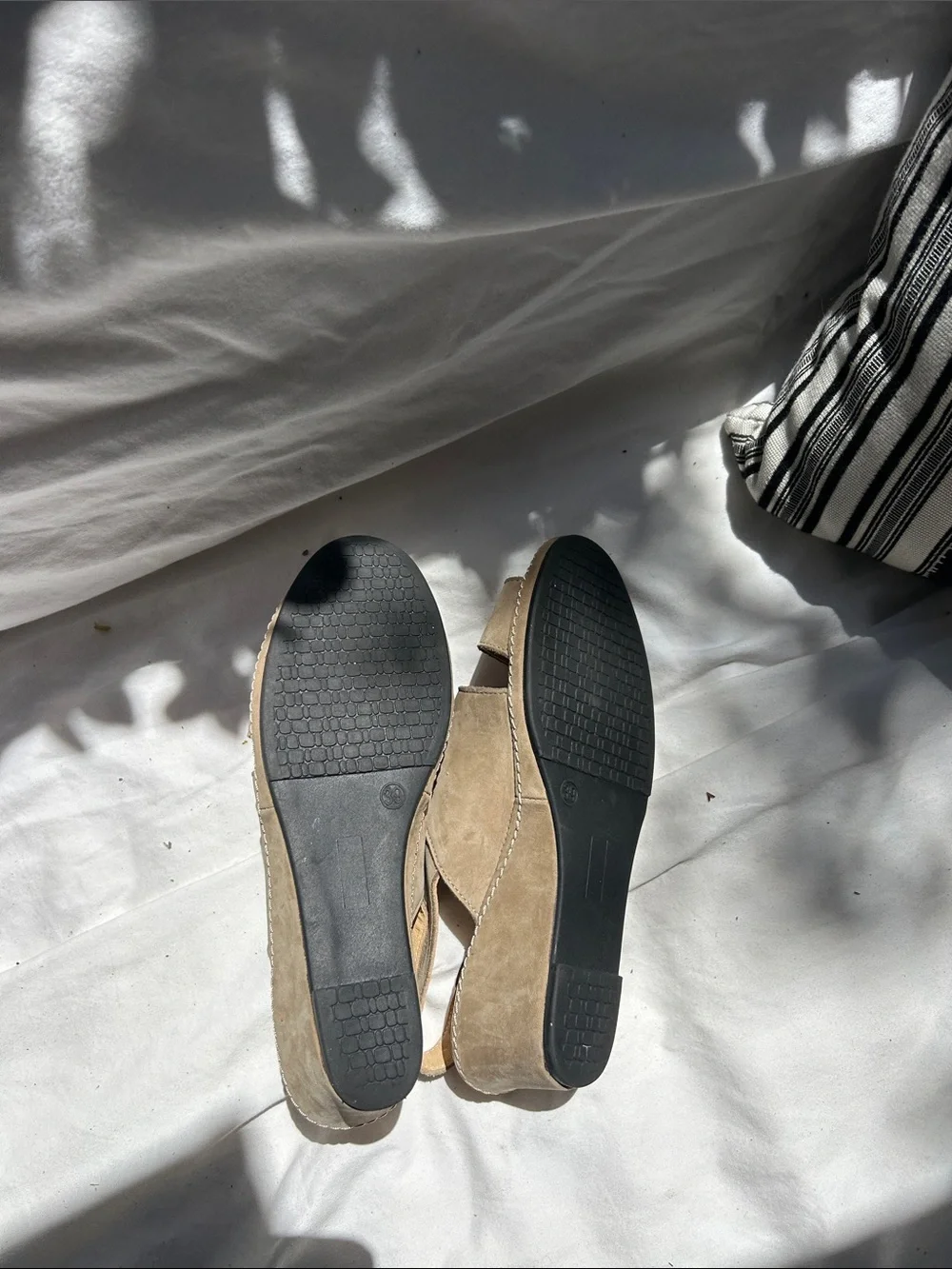 La Plume soft taupe